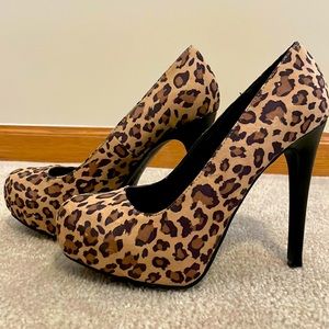 Kardashian Kollection never worn leopard heels. Women’s size 7